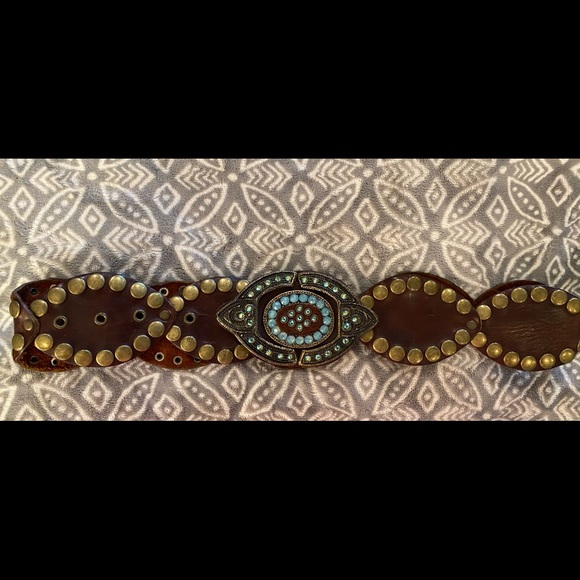 Leather belt with intricate beaded buckle - Picture 2 of 6
